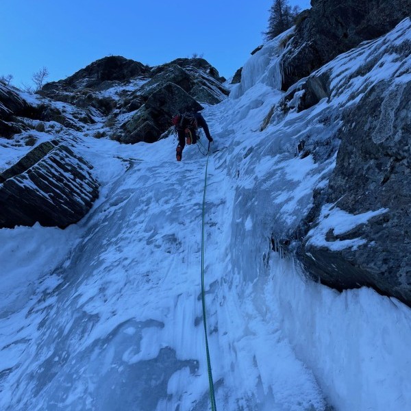 Curso de Escalada en Hielo Sierra Nevada - Gredos - Pirineos - Alpes