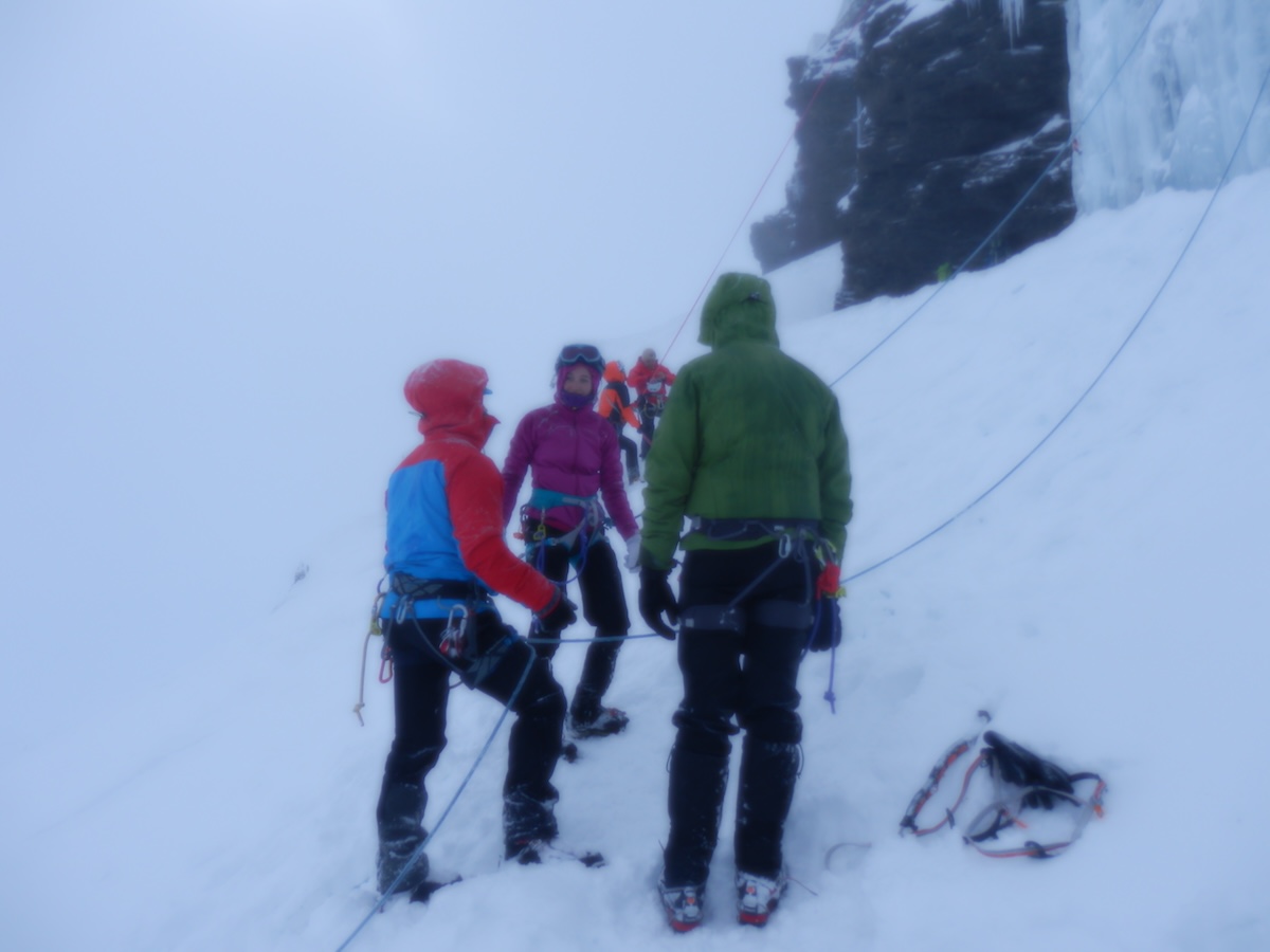 Imagen de Bautismo de Escalada en Hielo Sierra Nevada - Gredos - Pirineos
